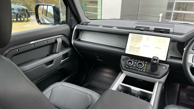 Land Rover Defender 3.0 D350 X-Dynamic HSE 130 5dr Auto Diesel Estate - Image 28
